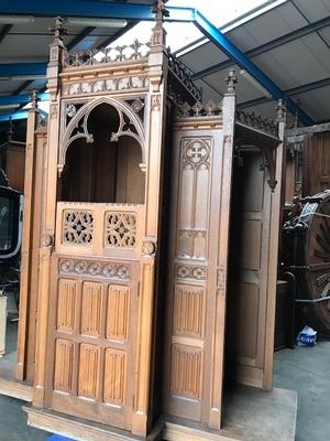 Confessionals style Gothic - style en Oak wood, Belgium 19th century