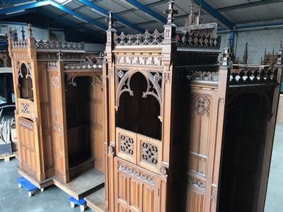 Confessionals style Gothic - style en Oak wood, Belgium 19th century