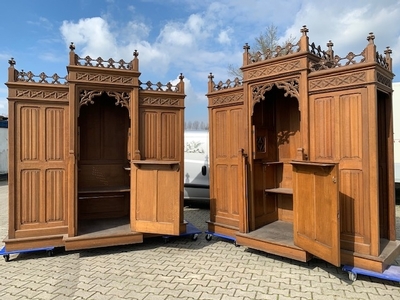 Confessionals style Gothic - style en Oak wood, Belgium 19th century