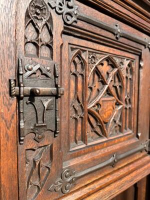Corner Cabinets style Gothic - Style en Oak wood, France 19 th century