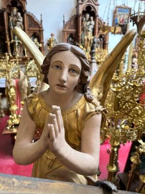 Exceptional Angels style Gothic - Style en Made out of wood-pap, totally gold-leaf covered., France 19 th century