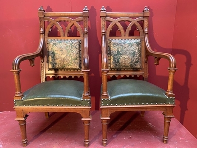 Exceptional Chairs style Gothic - style en walnut wood, France 19th century