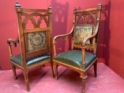 Exceptional Chairs style Gothic - style en walnut wood, France 19th century