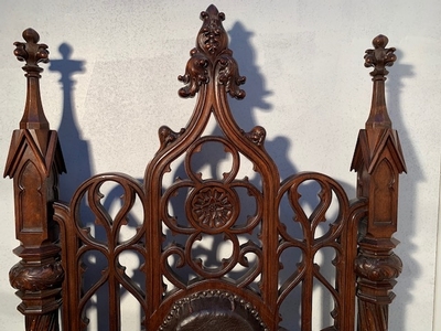 Exceptional Thrones  style Gothic - style en Walnut wood, France 19th century ( anno 1865 )