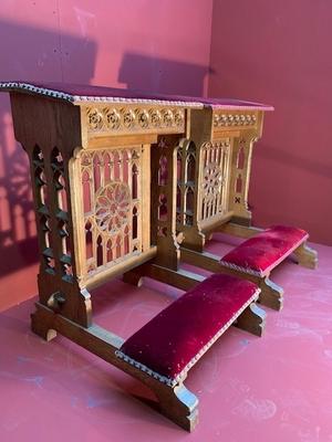 Kneelers style Gothic - style en Oak / Red Velvet, Belgium 19th century