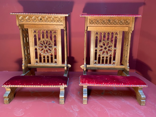 Pair Gothic - style Kneelers