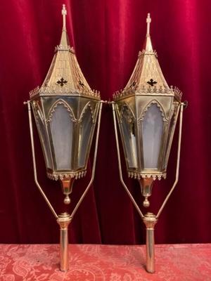 Lanterns style Gothic - style en Brass / Bronze / Polished and Varnished / Glass, France 19 th century ( Anno 1875 )