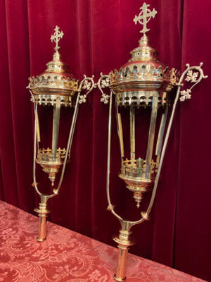 Large Matching Lanterns style Gothic - style en Brass / Bronze / Polished and Varnished, Belgium  19 th century ( Anno 1890 )