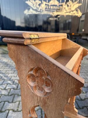 Matching Kneelers style Gothic - Style en Oak wood, Belgium  19 th century