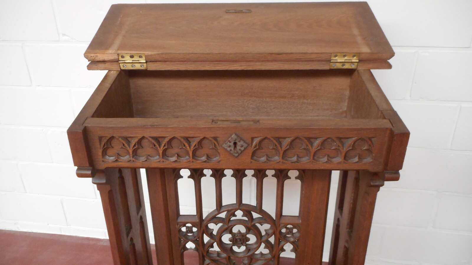 Pair Gothic - Style Matching Kneelers Expected !