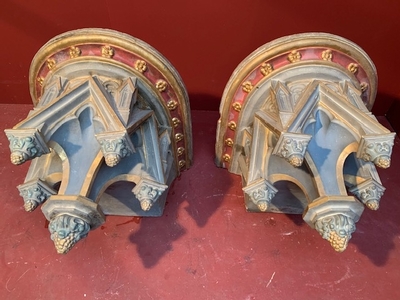 Matching Wall Pedestals style Gothic - style en Terra-Cotta polychrome, France 19th century ( anno 1890 )