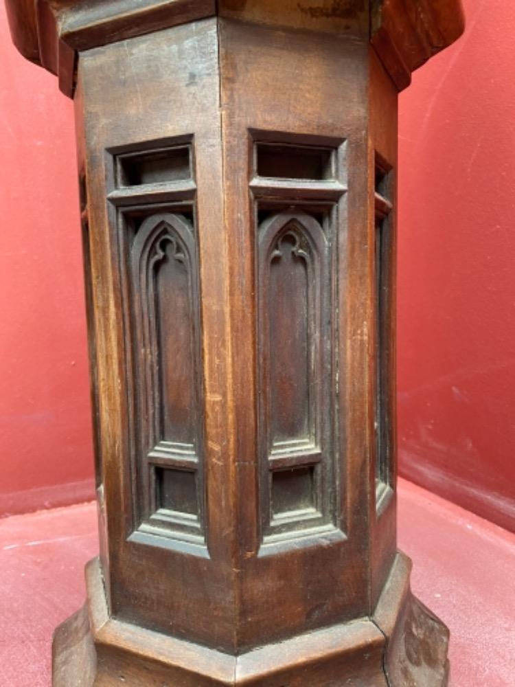 Pair Gothic - style Pilons