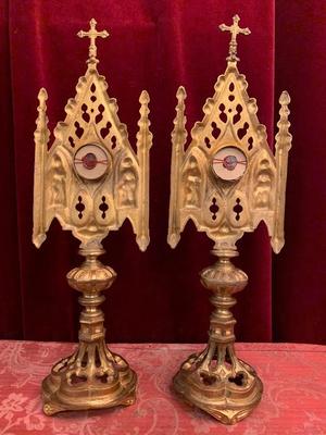 Reliquaries With Relics  style Gothic - Style en Bronze / Gilt, France 19th century ( anno 1865 )