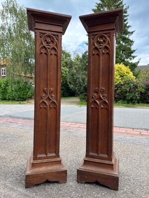 Statue Stands style Gothic - Style en Oak wood, Belgium  19 th century ( Anno 1885 )