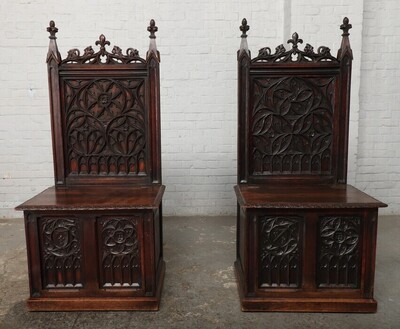 Throne Chairs  style Gothic - Style en Oak Wood, France 19 th century