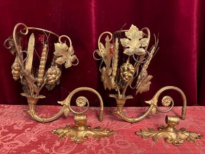 Wall Sanctuary Lamps style Gothic - Style en Brass / Gilt / Glass, Belgium  19 th century