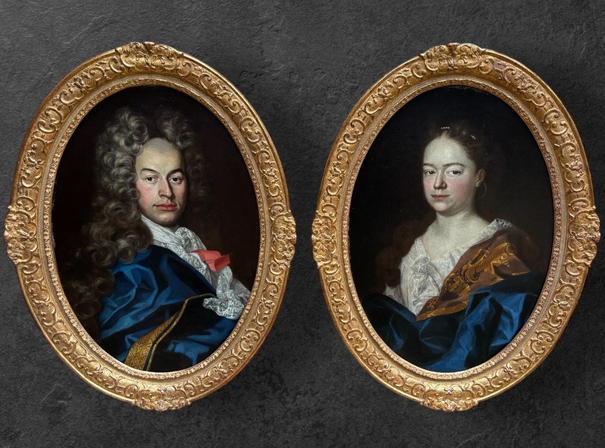 Pair Of 18th Century Noble Oval Portrait Paintings. Oil On Canvas