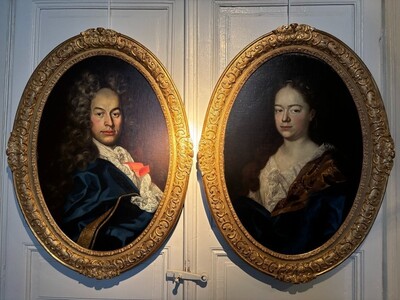 Pair Of 18th Century Noble Oval Portrait Paintings. Oil On Canvas
