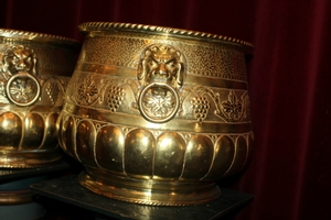 Matching Altar - Flower - Pots en Brass, Belgium 19th century