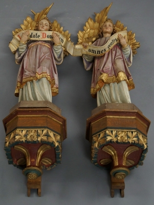 Pair Of Matching Fully Hand-Carved Angels On Wall Consoles Wood-Polychrome Southern Germany 19th Cent. (1890) en hand-carved wood polychrome, Southern Germany 19th century ( Anno 1890 )