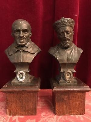 Pair Reliquary – Busts  /  St. Vincentius A Paulo  And Jean Gabriel Perboyre en ZINC / ZAMAC / WOOD, Belgium 19th century