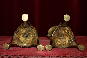 Candle Sticks. Total Height 30 Cm ! style Romanesque en Full - Bronze - Gilt, France 19th century