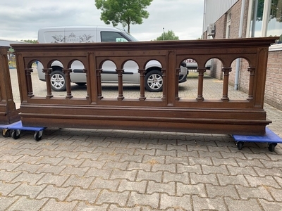 Communion Rails Total Lenght : 512 Cm. style Romanesque en Oak wood, Belgium 19th century