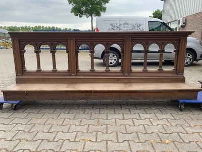 Communion Rails Total Lenght : 512 Cm. style Romanesque en Oak wood, Belgium 19th century