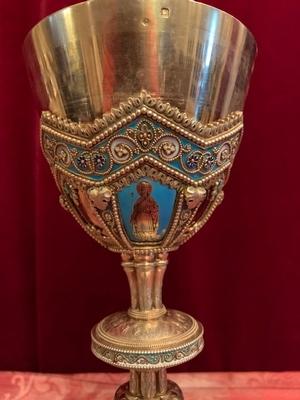 Promanesque-Style Full Silver/Gilt Chalice & Ciborium, Richly Enamelled, With Paten, In Very Good Condition, No Dents Or Cracks. style Romanesque en full silver / enamel medalions, France 19th century ( anno 1865 )