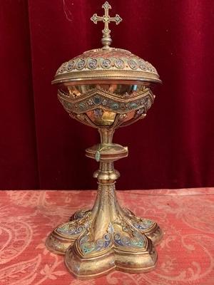 Romanesque-Style Full Silver/Gilt Chalice & Ciborium, Richly Enamelled, With Paten, In Very Good Condition style Romanesque en full silver / enamel medalions, France 19th century ( anno 1865 )