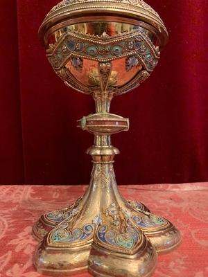 Romanesque-Style Full Silver/Gilt Chalice & Ciborium, Richly Enamelled, With Paten, In Very Good Condition style Romanesque en full silver / enamel medalions, France 19th century ( anno 1865 )