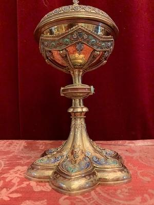 Romanesque-Style Full Silver/Gilt Chalice & Ciborium, Richly Enamelled, With Paten, In Very Good Condition style Romanesque en full silver / enamel medalions, France 19th century ( anno 1865 )