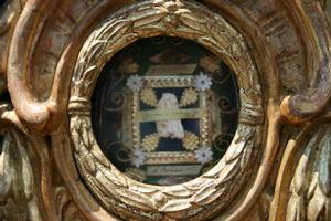 MUSEUM-PIECE: RELIQUARY , HAND-CARVED WOOD / GILT , RELIC OF ST. CATHARINA OF ALEXANDRIA , VARIOUS  ITALIAN SAINTS , H. 50  X W. 38 X D. 10 CM / H. 20