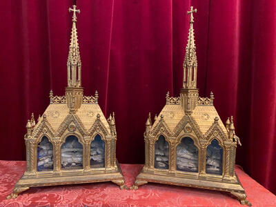 Exceptional Matching Pair Of Bronze / Gilt Gothic-Style Reliquaries Full Of Ex Ossibus Relics / Higher Price-Range style Romanesque - Style en Bronze - Gilt / Glass, France 19 th century ( Anno 1845 )