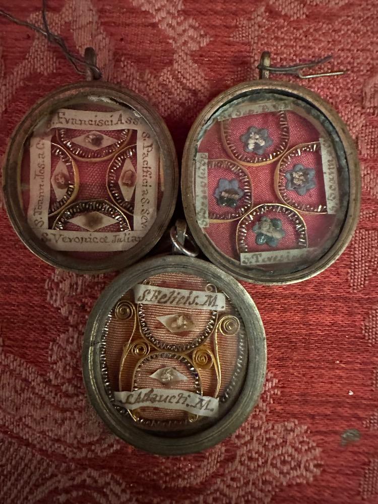 Series Of 7 Multi - Reliquaries Ex Ossibus Relics Of 20 Important Saints