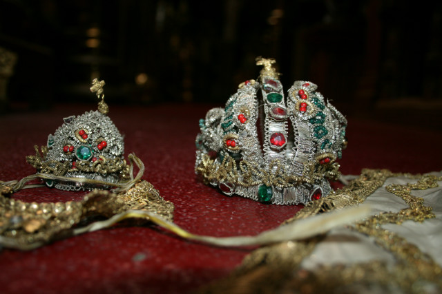 Set Baroque 5 Matching Vestments For Stake-Madonna & Child