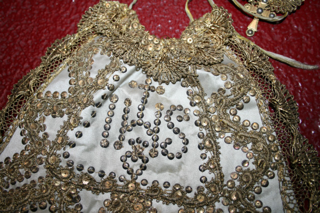 Set Baroque 5 Matching Vestments For Stake-Madonna & Child