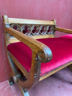 Gothic-Style Solid Oak Sediliae  en Oak Wood / Red Velvet, Belgium 19 th century