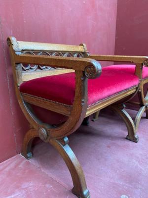 Gothic-Style Solid Oak Sediliae  en Oak Wood / Red Velvet, Belgium 19 th century