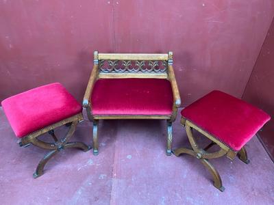 Gothic-Style Solid Oak Sediliae  en Oak Wood / Red Velvet, Belgium 19 th century