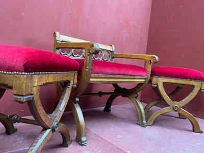 Gothic-Style Solid Oak Sediliae  en Oak Wood / Red Velvet, Belgium 19 th century