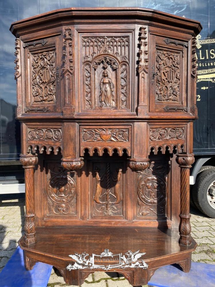 1 Gothic style Credens Tables & Seats & & Benches