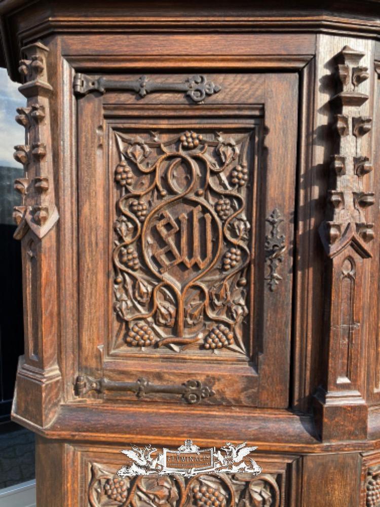 1 Gothic style Credens Tables & Seats & & Benches