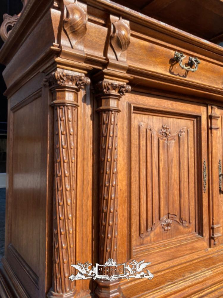 1 Gothic style Gothic Style Display Tables & Seats